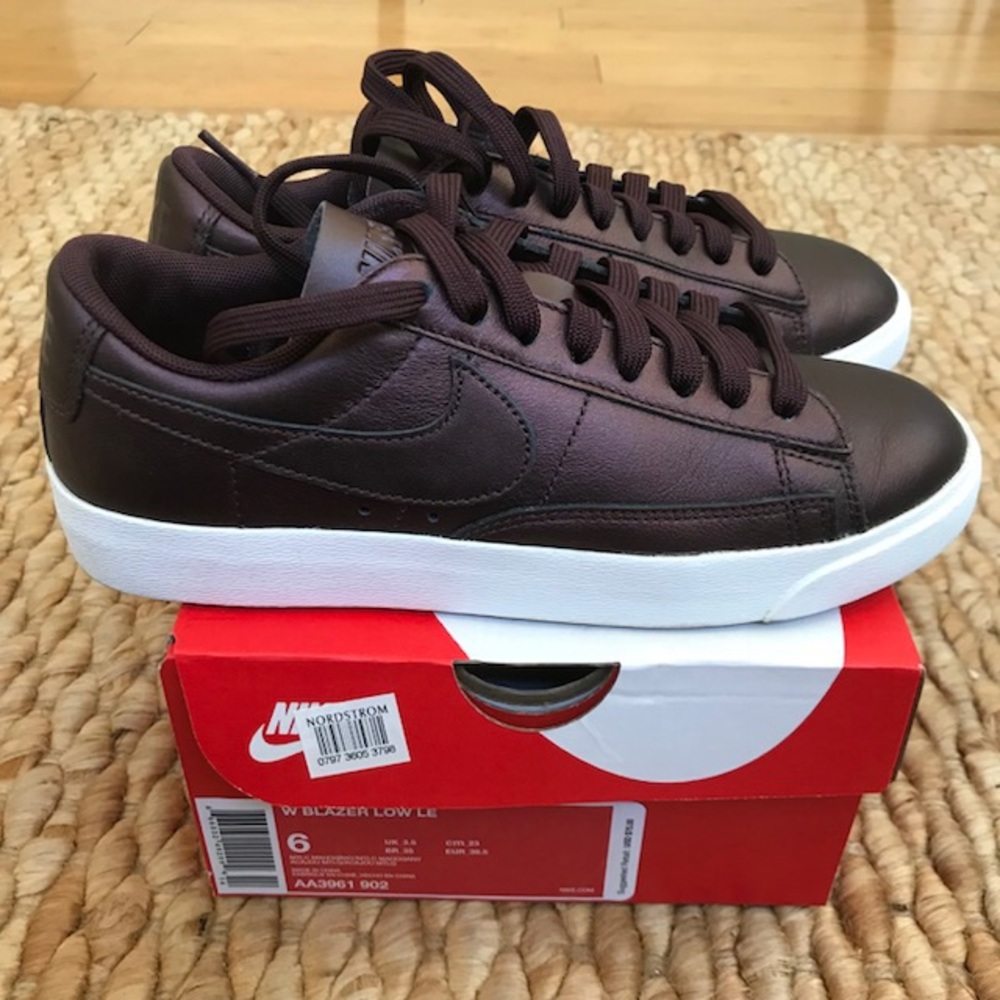 Nike Blazer Low sneakers in Mahogany with box